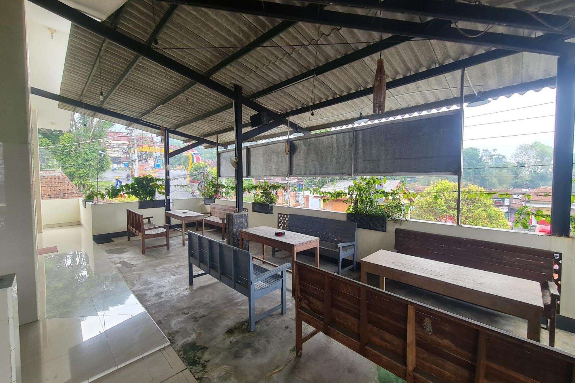 Capital O 93250 Hotel Tirta Kencana 2 Baturaden Banyumas エクステリア 写真